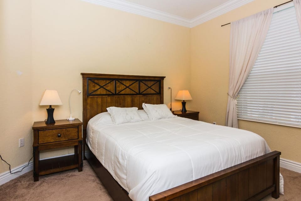 Spacious Vista Cay Condo near Universal Studios House in Orlando