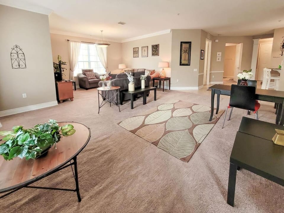 Spacious Vista Cay Condo near Universal Studios House in Orlando