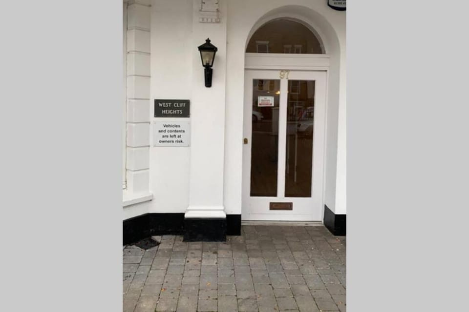 LUXURY 2 BEDS APARTMENT BY THE SEA Apartment in Bournemouth