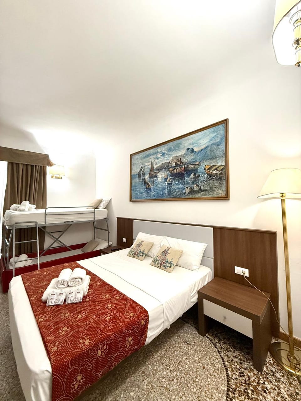 Bed, Photo of the whole room