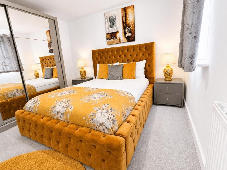 Bed, Photo of the whole room, Bedroom