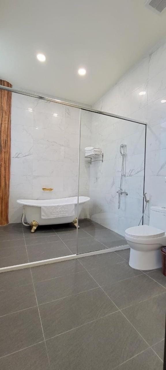 Shower, Toilet, Bathroom, Bath