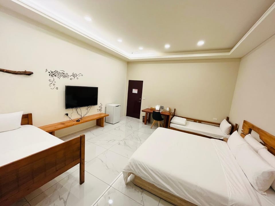 Bed, TV and multimedia, Photo of the whole room, Evening entertainment, Bedroom