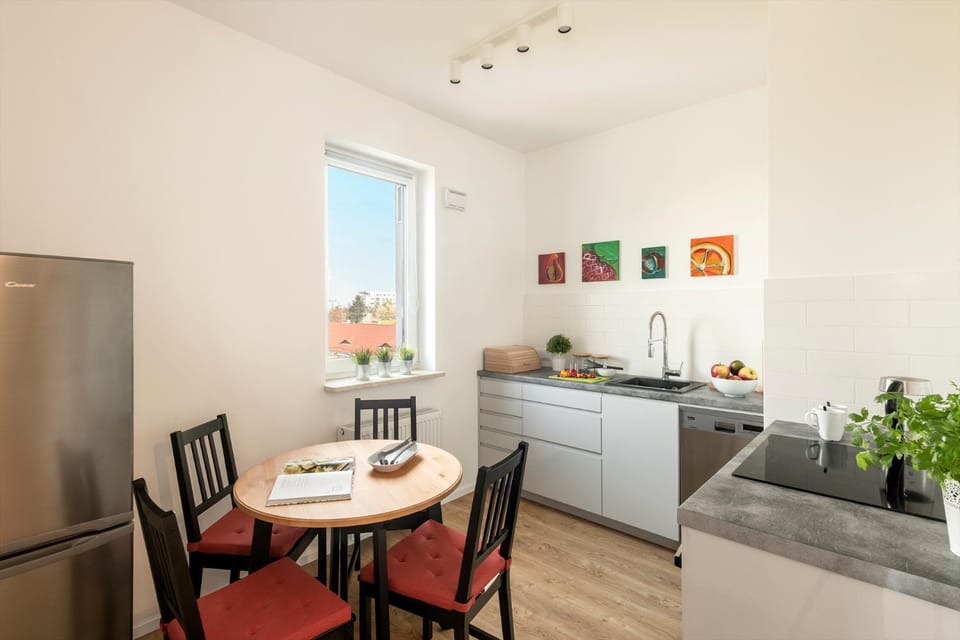 Kitchen or kitchenette, Dining area, Communal kitchen