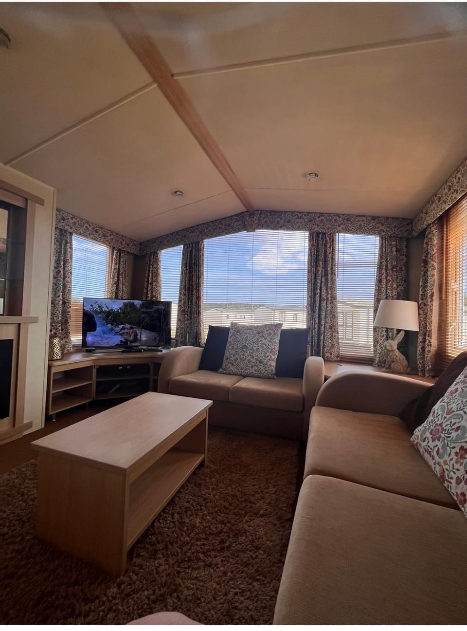 Cosy caravan House in England