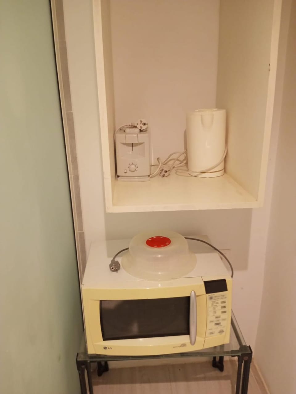 Coffee/tea facilities, microwave, toaster