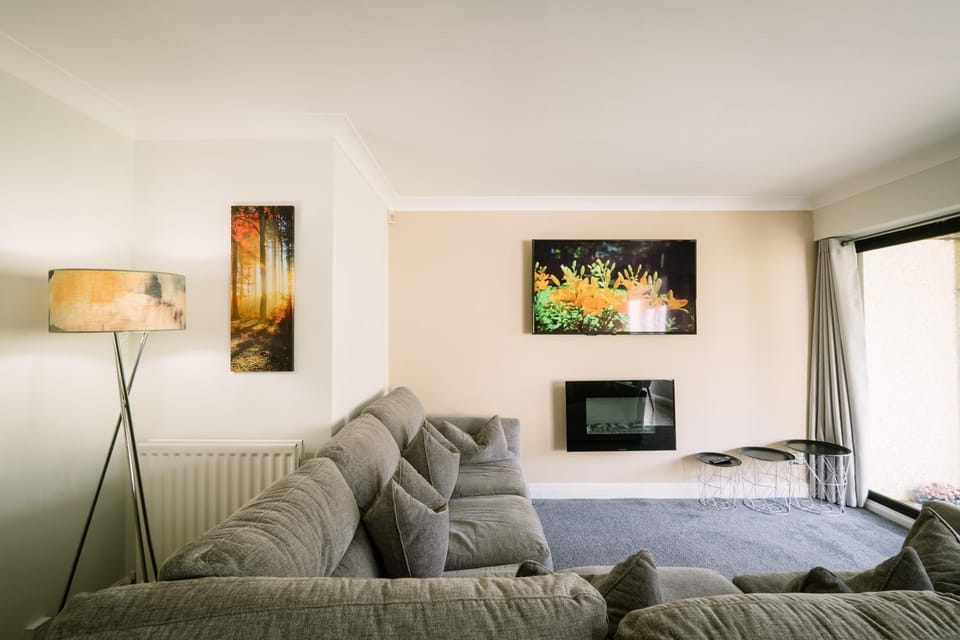 2 bedroom 2 bathroom luxury apartment 1 minute from Lake pet friendly free parking - FREE off-site Health Club access with Pool, Sauna, Steam Room & Gym Short 10 Minute Drive Away Apartment in England