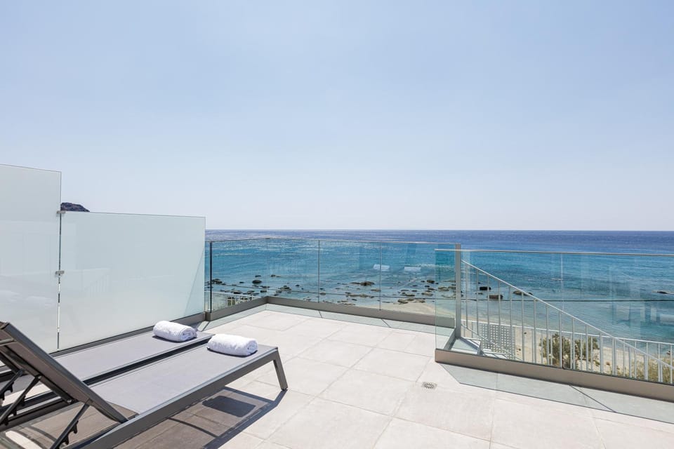 Day, Natural landscape, View (from property/room), Balcony/Terrace, Beach, Sea view, sunbed