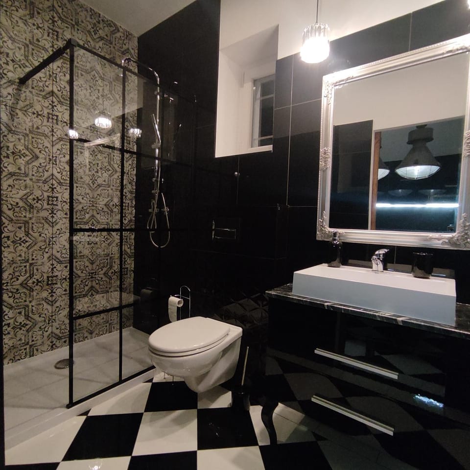Shower, Bathroom