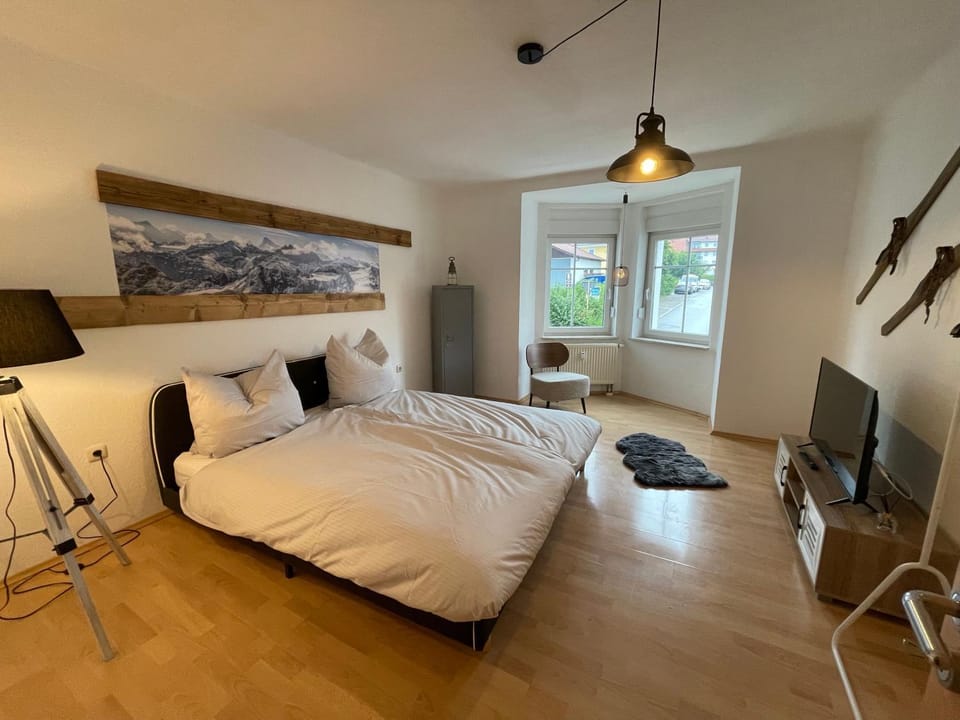 Bed, Bedroom, Street view, Street view