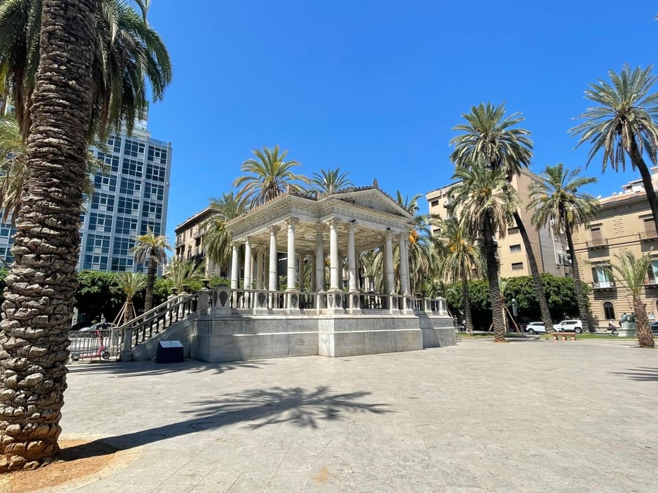 Nearby landmark, Day, Natural landscape, Location