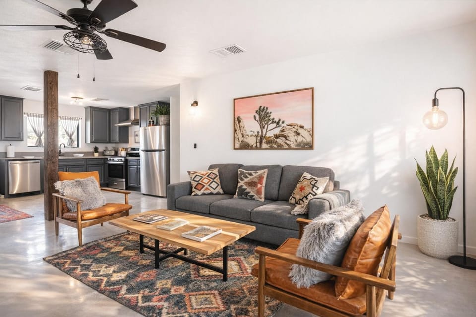 Skyview Stargazing Retreat with Hot Tub House in Yucca Valley