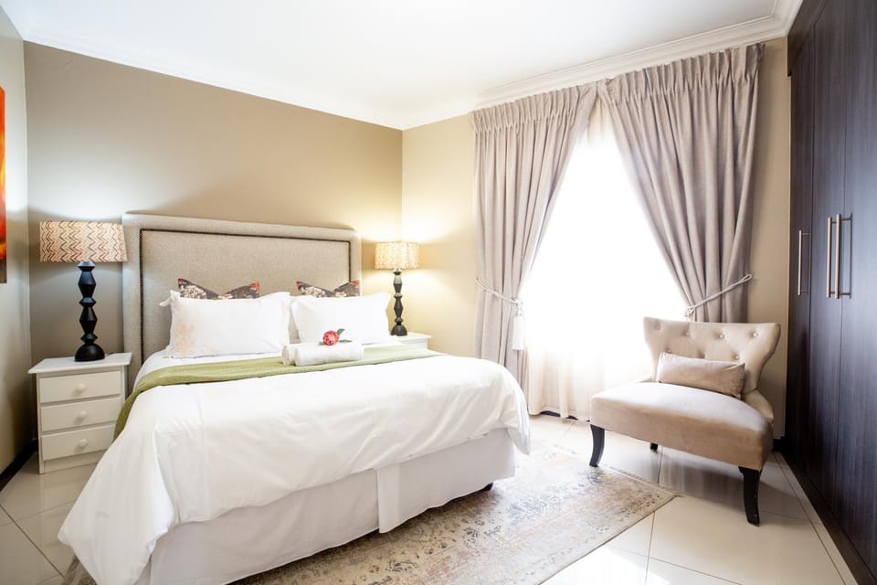 URlyfstyle 5 bedrooms 10km from OR Tambo Int Airport Bed and Breakfast in Gauteng