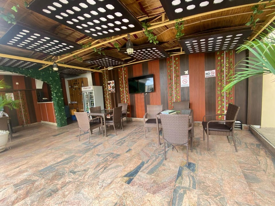Day, Lounge or bar