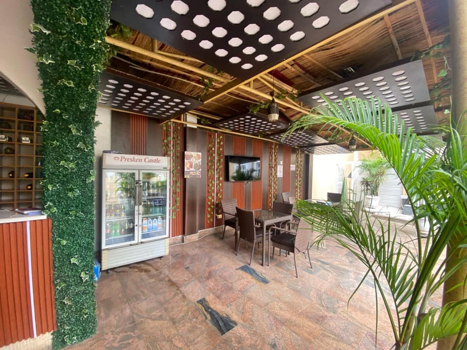 Garden, Karaoke, TV and multimedia, Lounge or bar