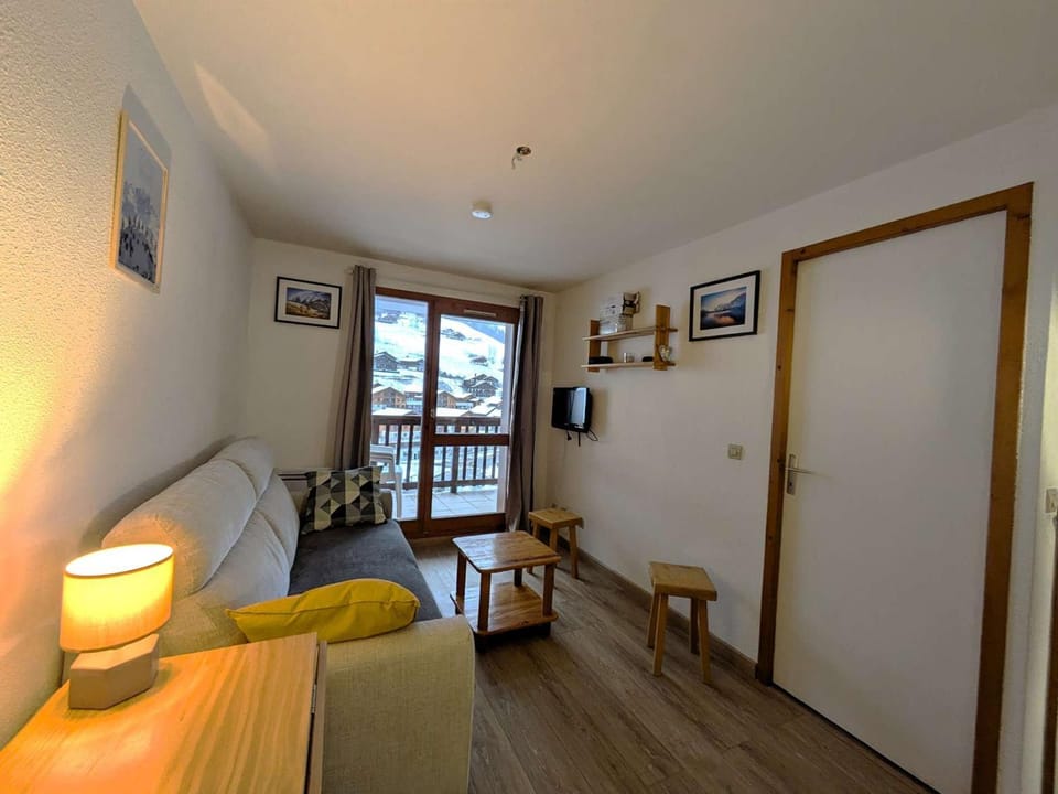 Appartement cosy à Arêches, 50m des pistes, terrasse ouest et piscine l'été - FR-1-342-249 Apartment in Haute-Savoie