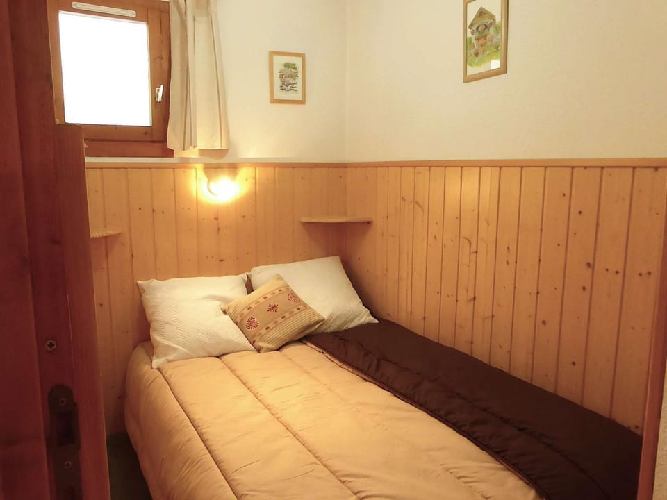 Appartement cosy à Arêches, 50m des pistes, terrasse ouest et piscine l'été - FR-1-342-249 Apartment in Haute-Savoie