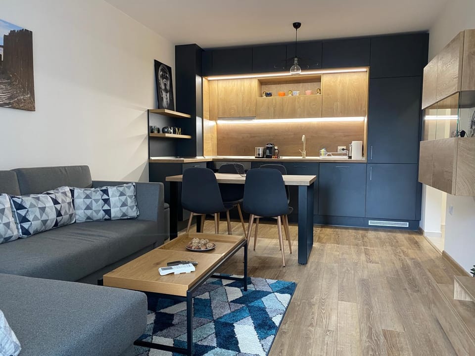 Seating area, kitchen