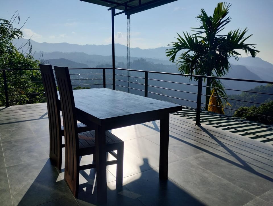 Natural landscape, View (from property/room), Balcony/Terrace, Dining area, Mountain view