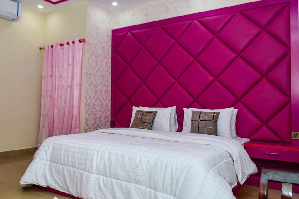 Bed, Photo of the whole room, Bedroom, air conditioner