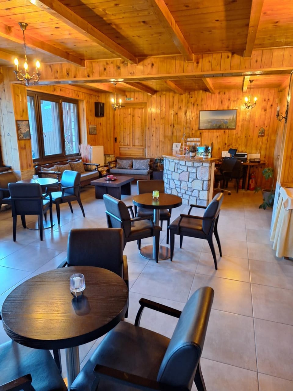 Seating area, Breakfast