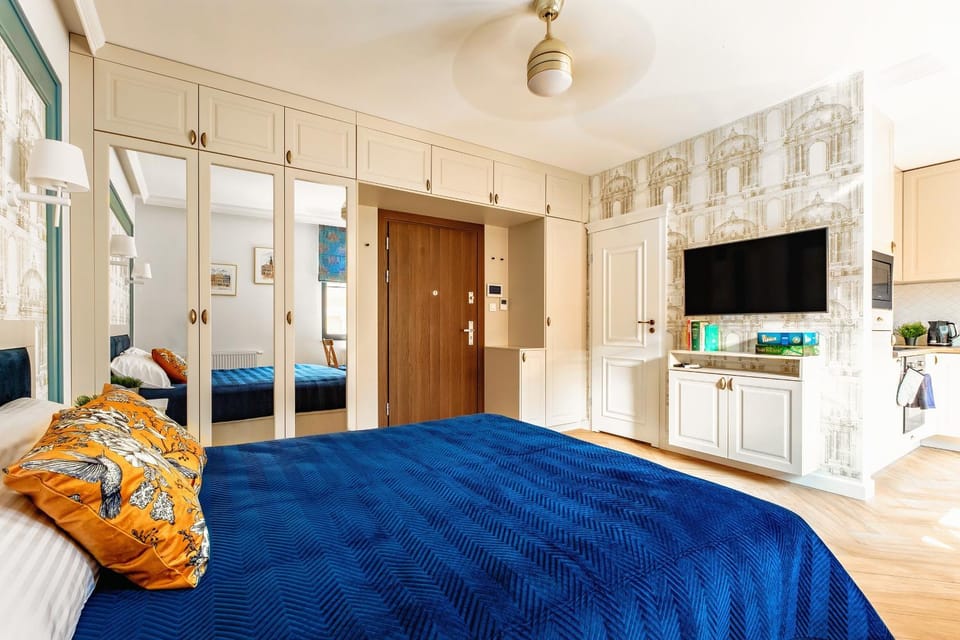 Communal lounge/ TV room, Bed, TV and multimedia, Photo of the whole room, Bedroom