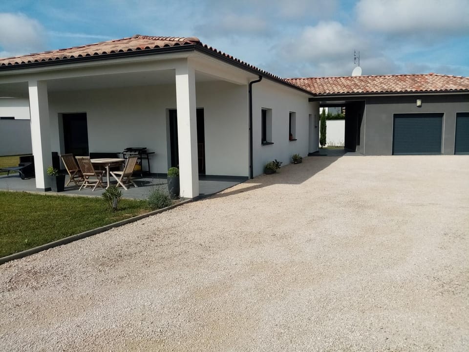 Patio, Facade/entrance, View (from property/room), Balcony/Terrace