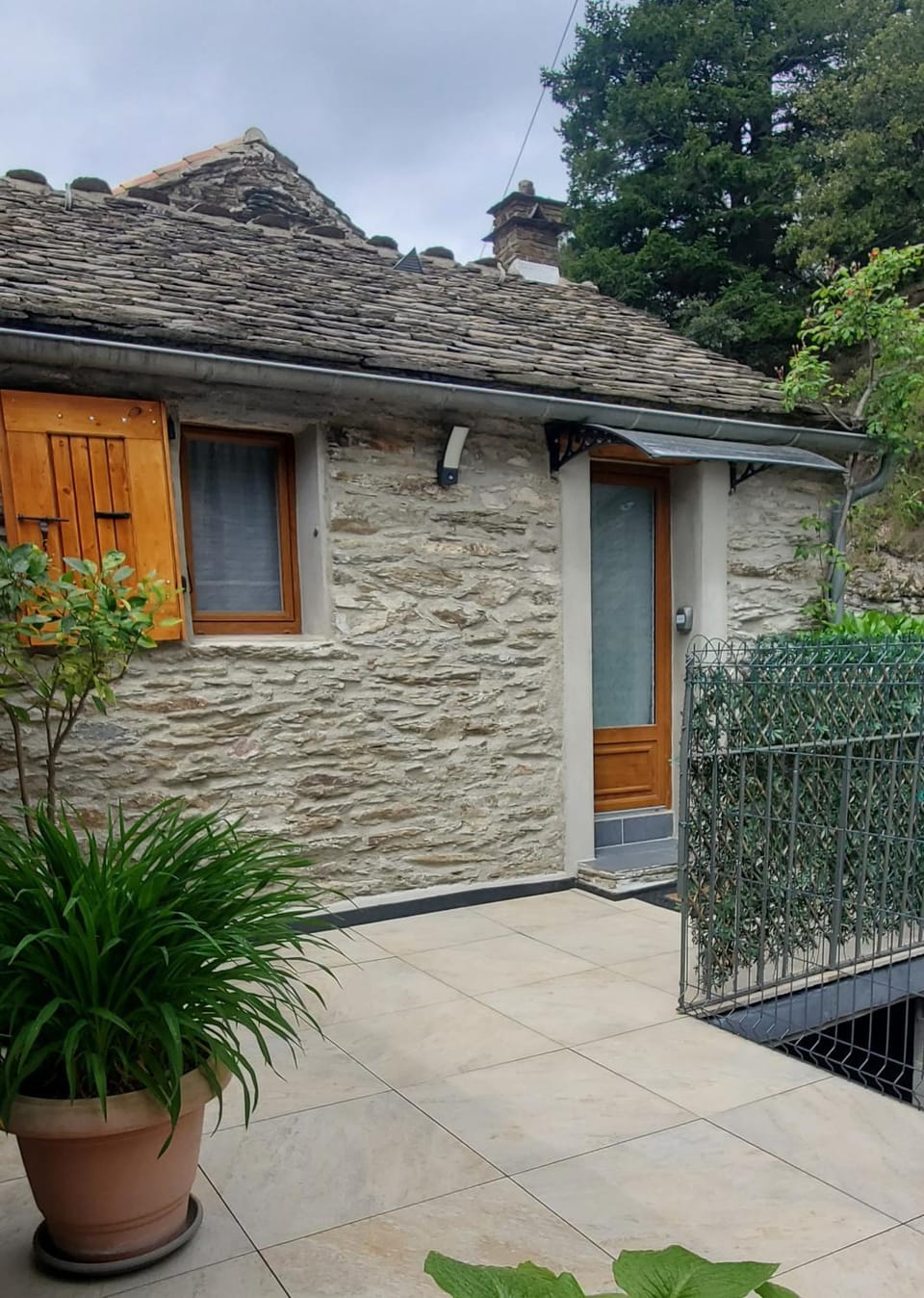 Property building, Facade/entrance, internet, soundproof, air conditioner