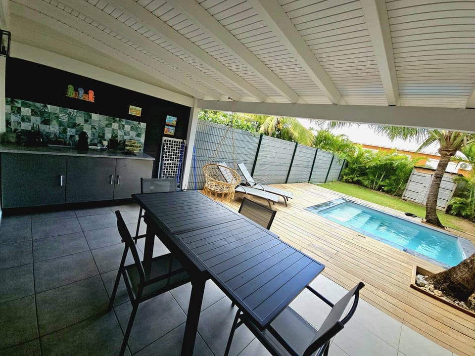 Balcony/Terrace, Pool view, sunbed