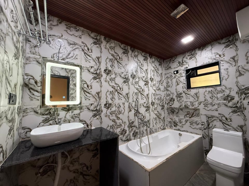 Toilet, Bathroom, towels