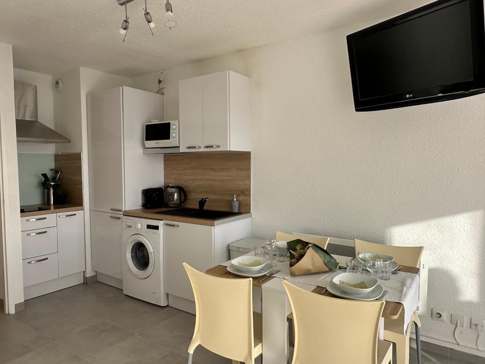 TV and multimedia, Kitchen or kitchenette, Living room, Seating area, Dining area, minibar, pet friendly, stove, toaster