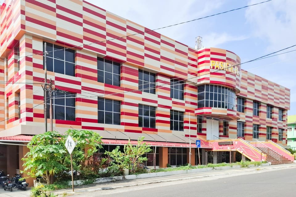 Facade/entrance