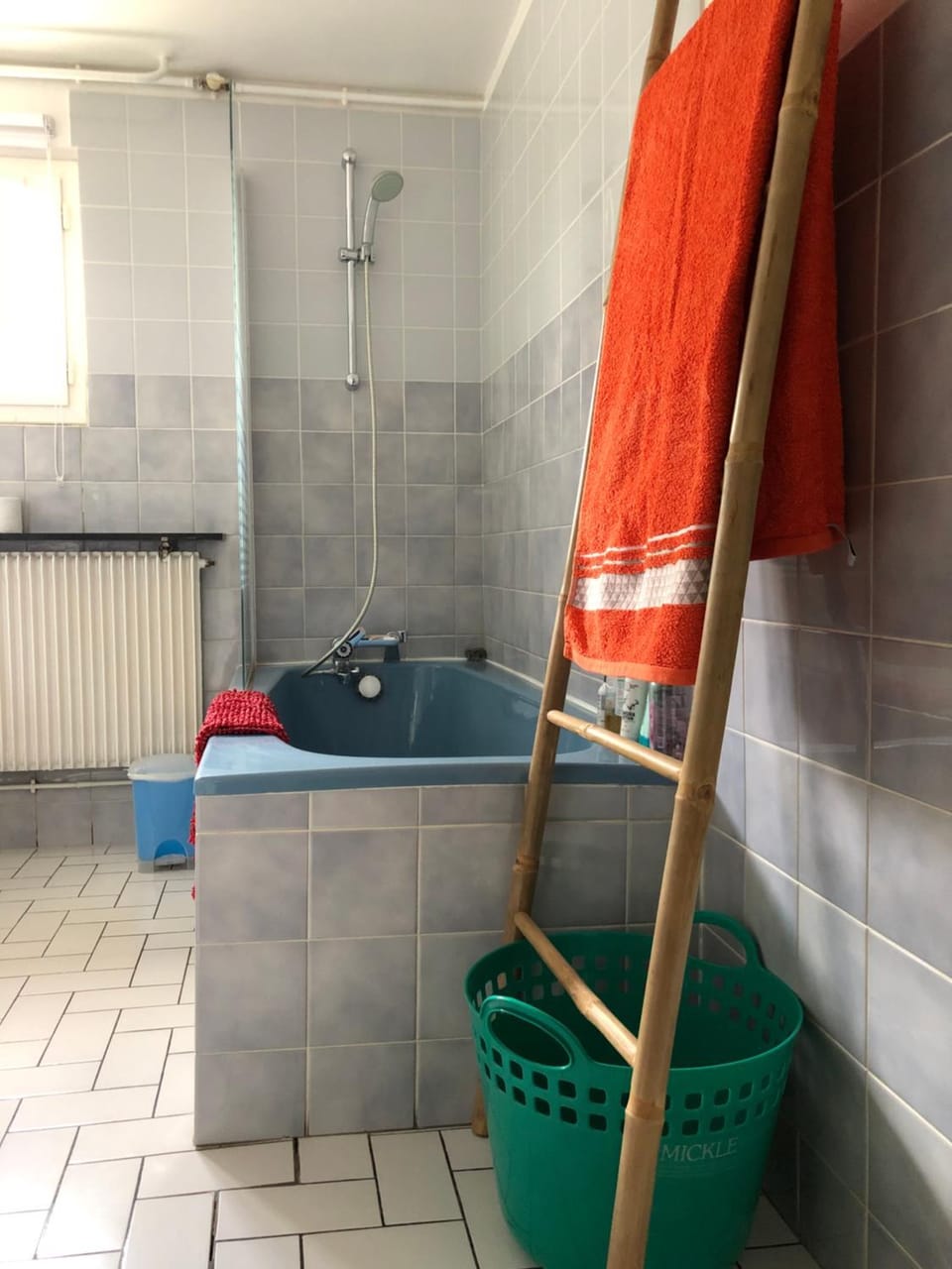 Bathroom, towels