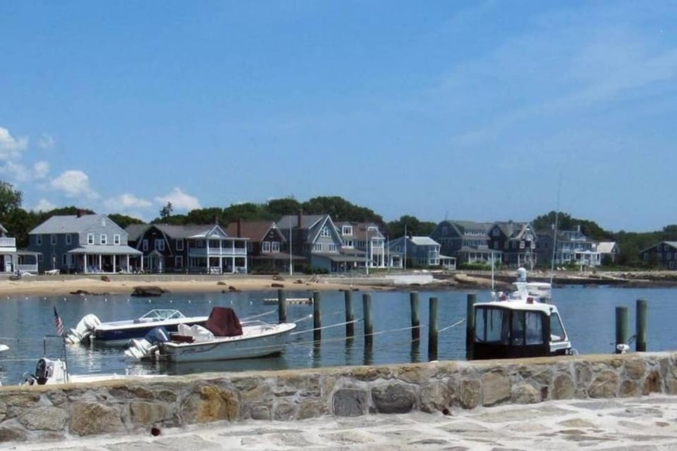 Newly Renovated Carriage House Near Town & Beaches Apartment in Clinton