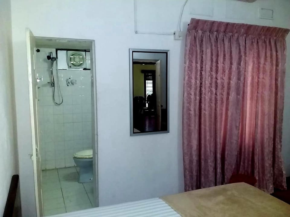 Midland Hotel Rooms Kanampella Bed and Breakfast in Western Province