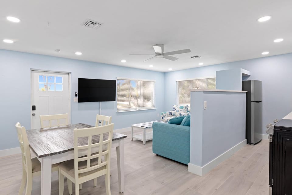 Caloosa Cottage at Palm View Inn of Sanibel with Bikes House in Sanibel Island