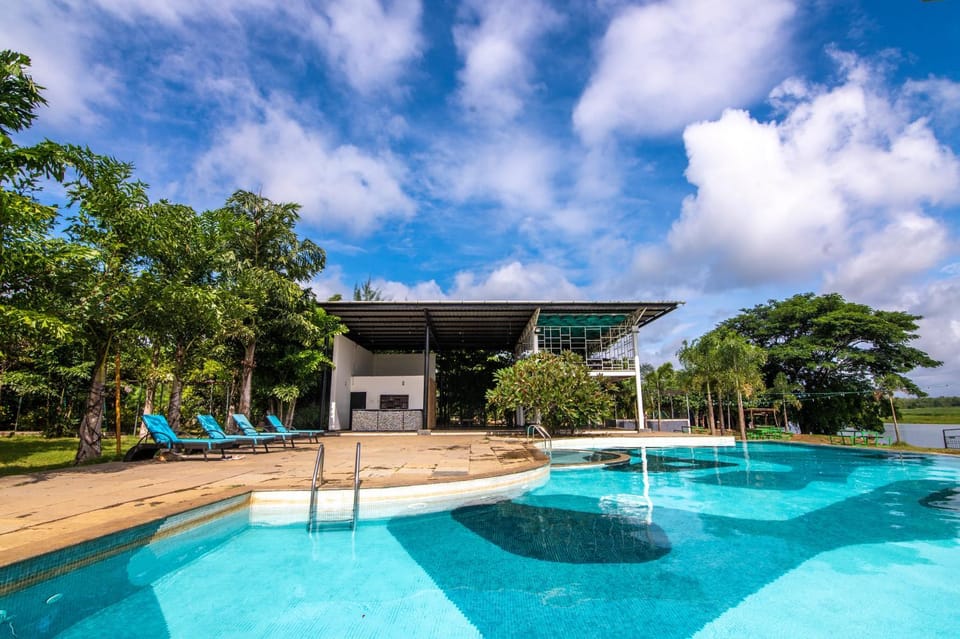 Property building, Spring, Day, Garden, Garden view, Pool view, Swimming pool, sunbed