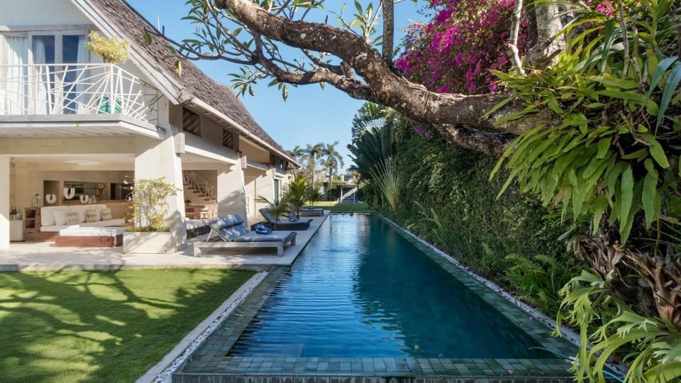 Living room, Swimming pool, Swimming pool
