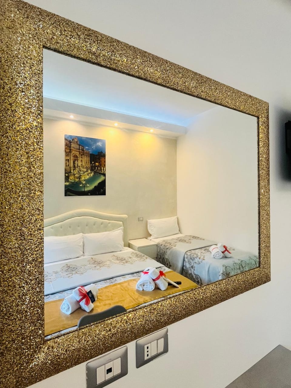 Bed, TV and multimedia, Bedroom