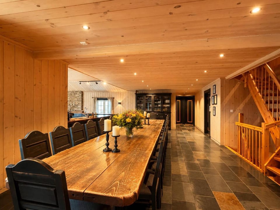 Seating area, Dining area