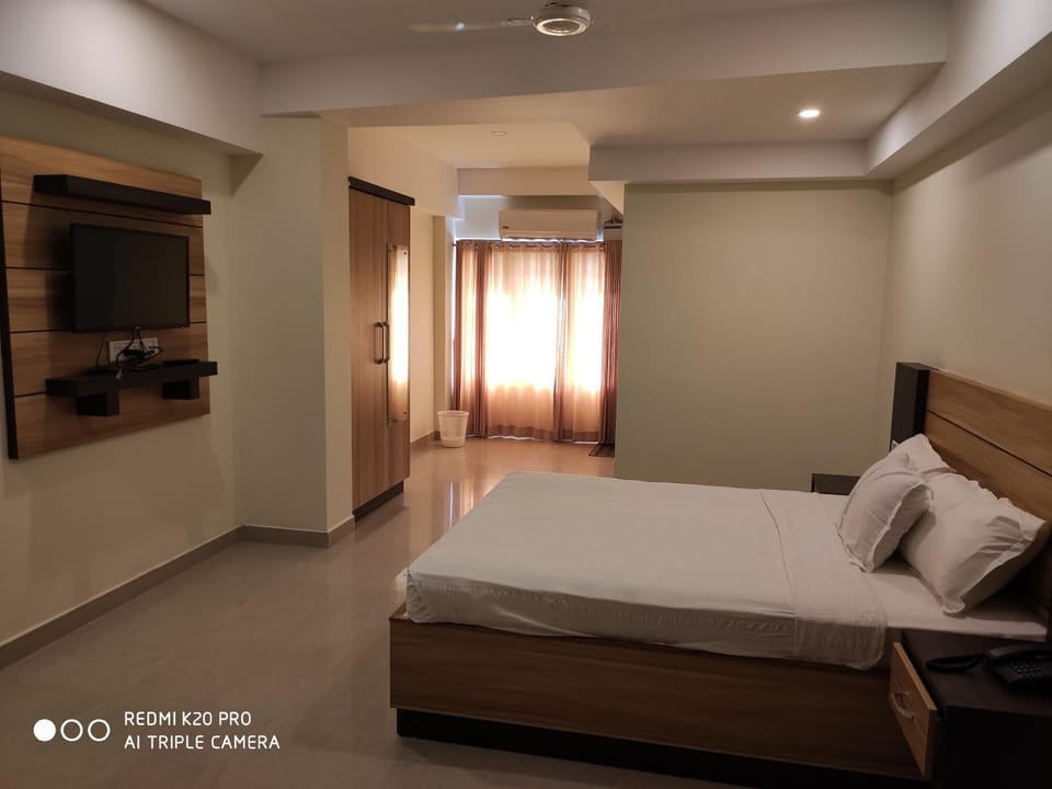 Bed, TV and multimedia, Photo of the whole room, Bedroom, air conditioner
