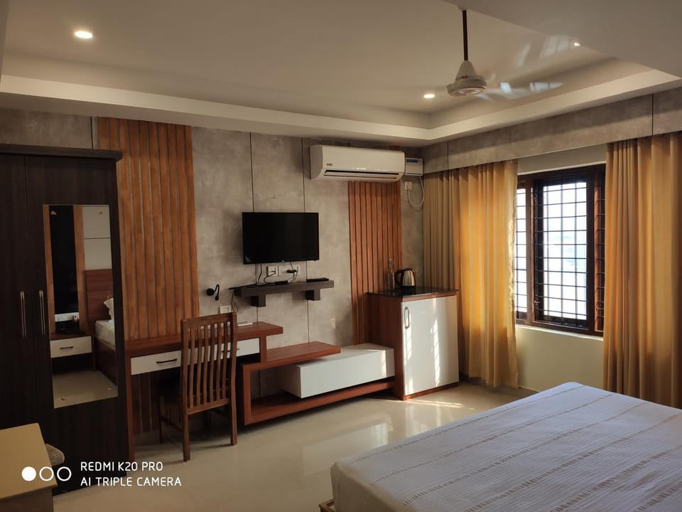 Bed, TV and multimedia, Photo of the whole room, Bedroom, minibar, wardrobe, air conditioner