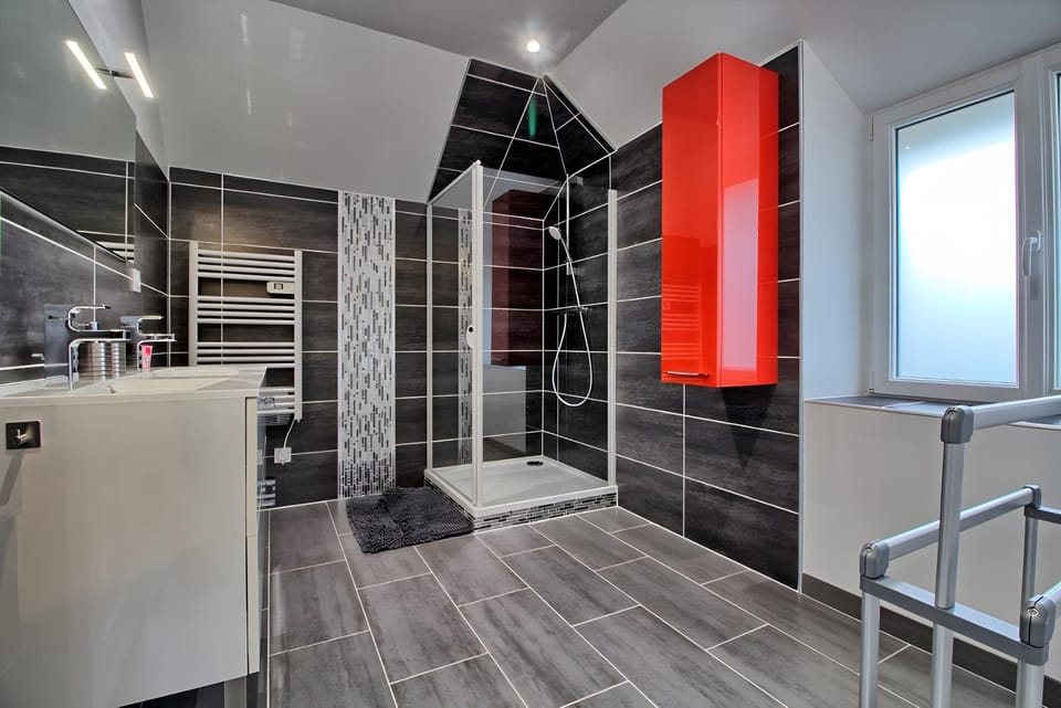 Bathroom, Living room