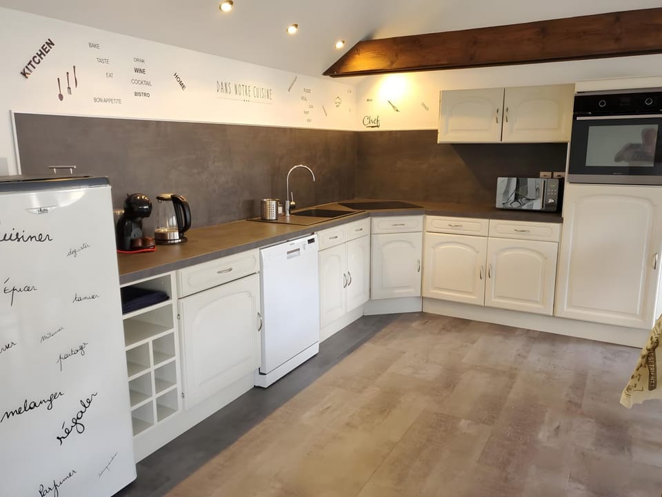 Kitchen or kitchenette, Living room