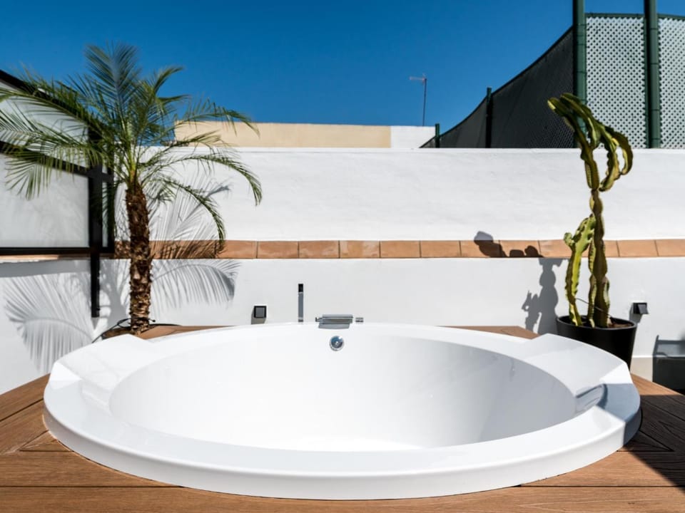 Solarium, Bathroom, Swimming pool, Swimming pool