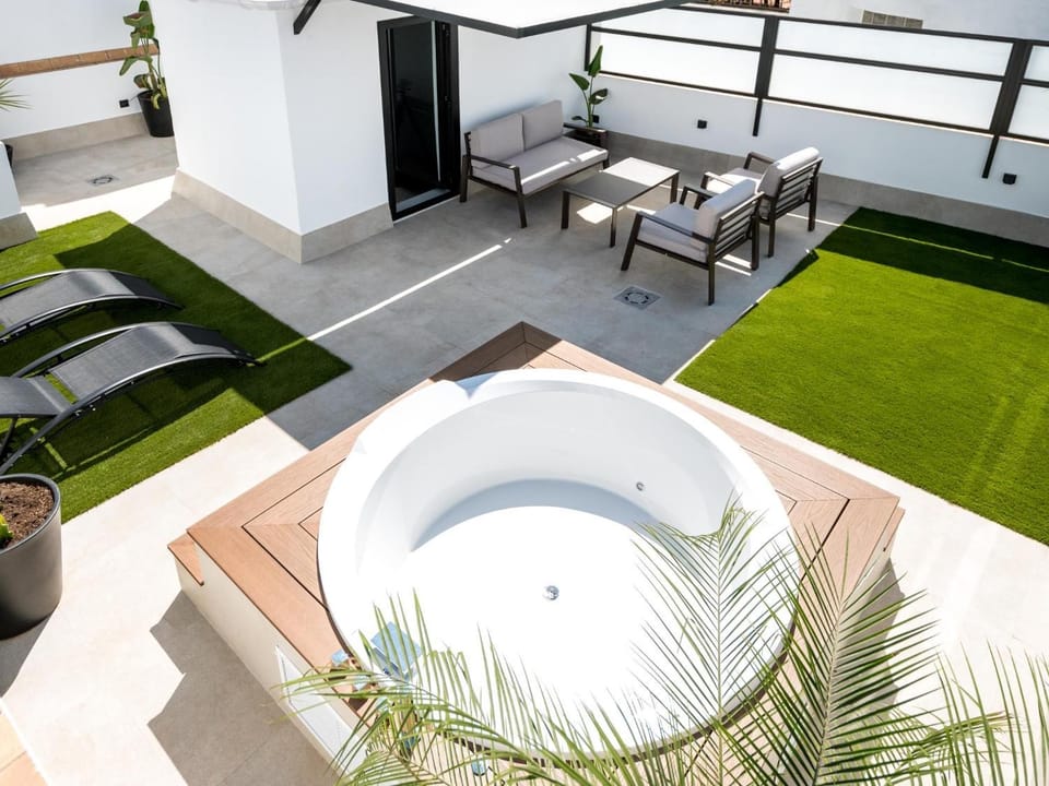 Solarium, Swimming pool