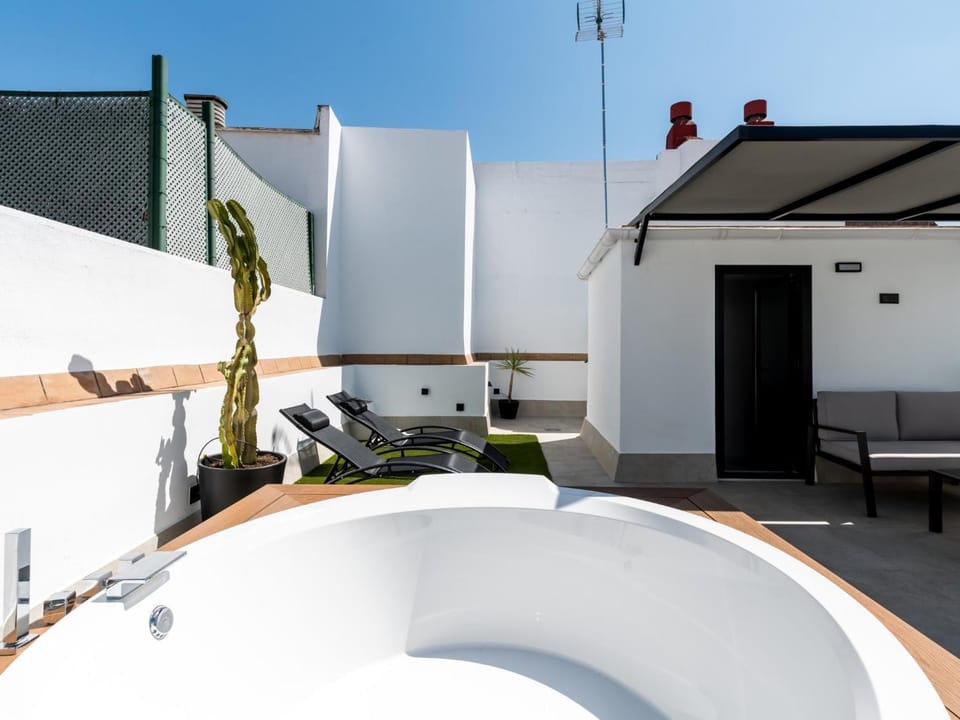 Solarium, Bathroom, Swimming pool, Swimming pool