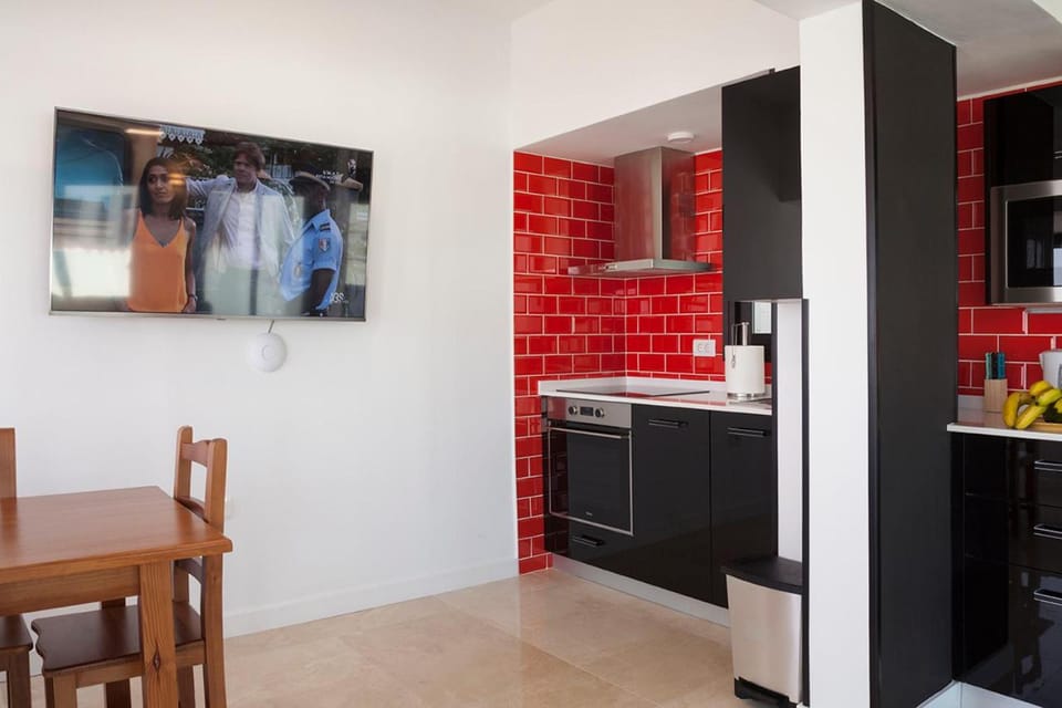 TV and multimedia, Kitchen or kitchenette, stove