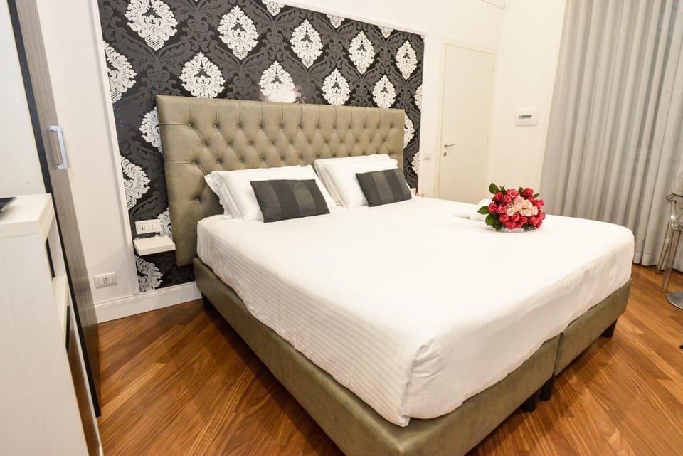 Photo of the whole room, Bedroom
