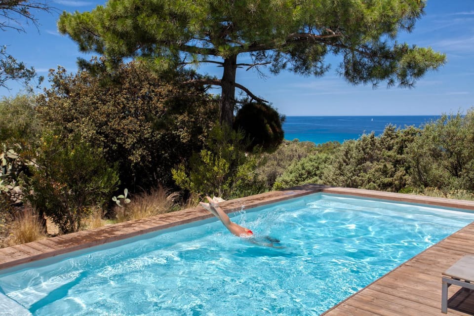 Sea view, Swimming pool, towels